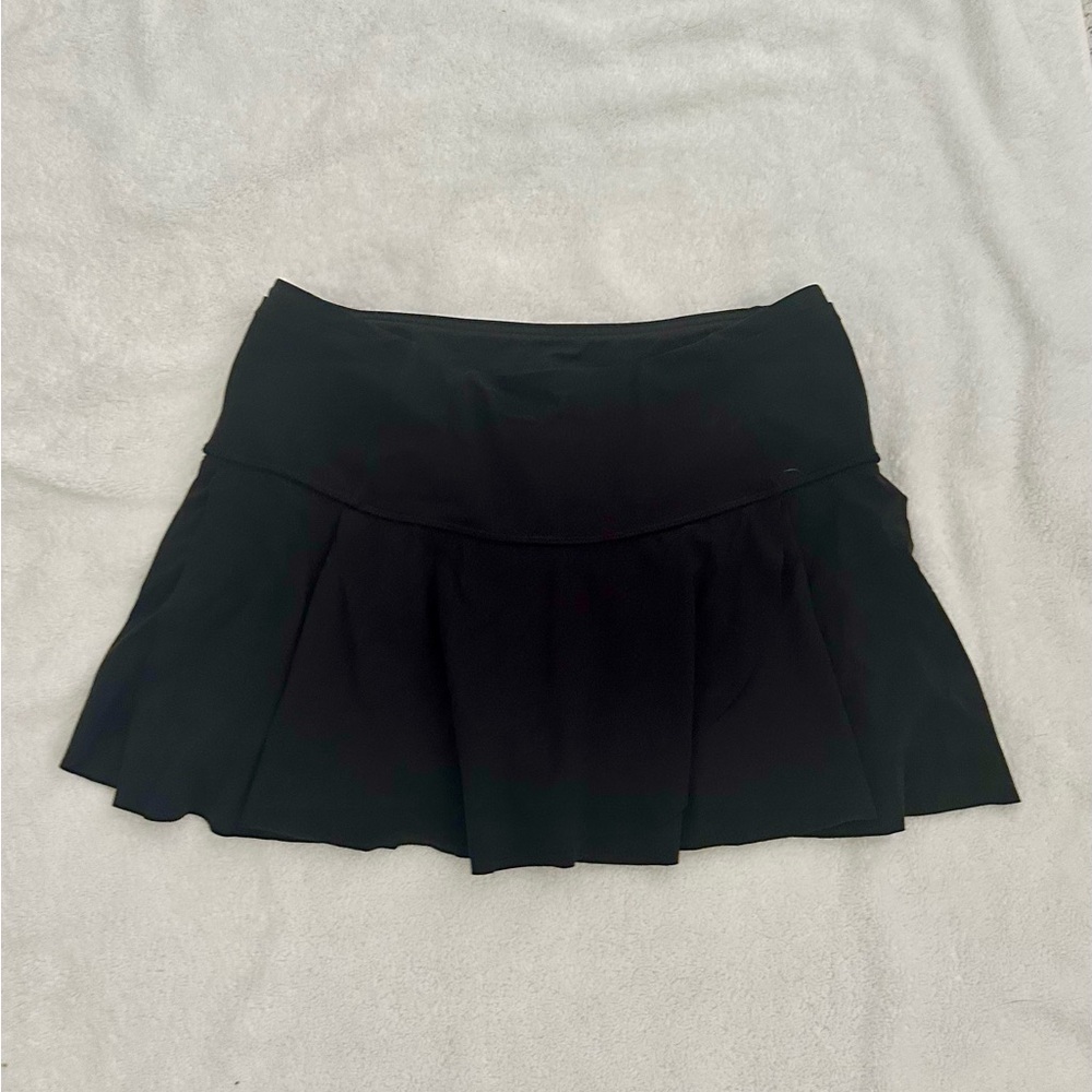 Lululemon tennis running skirt/skort. SIZE 6. COLOR: black